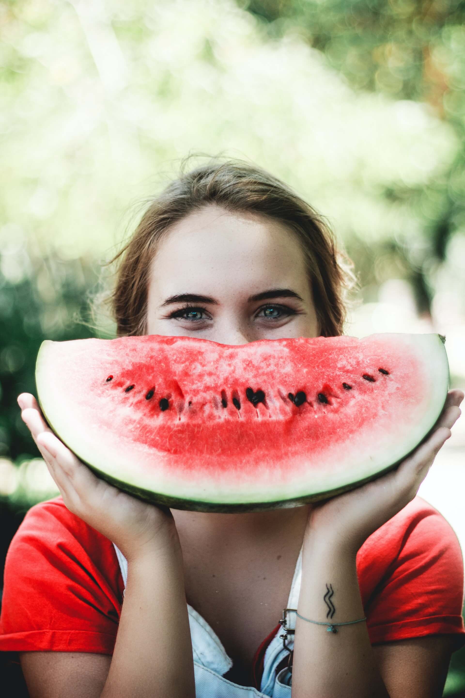 how-to-be-happy-with-yourself-girl-watermelon-smiling